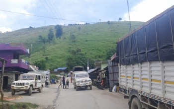 बैतडीमा सार्वजनिक यातायातमा दोब्बर भाडा,यात्रु मार्कामा 